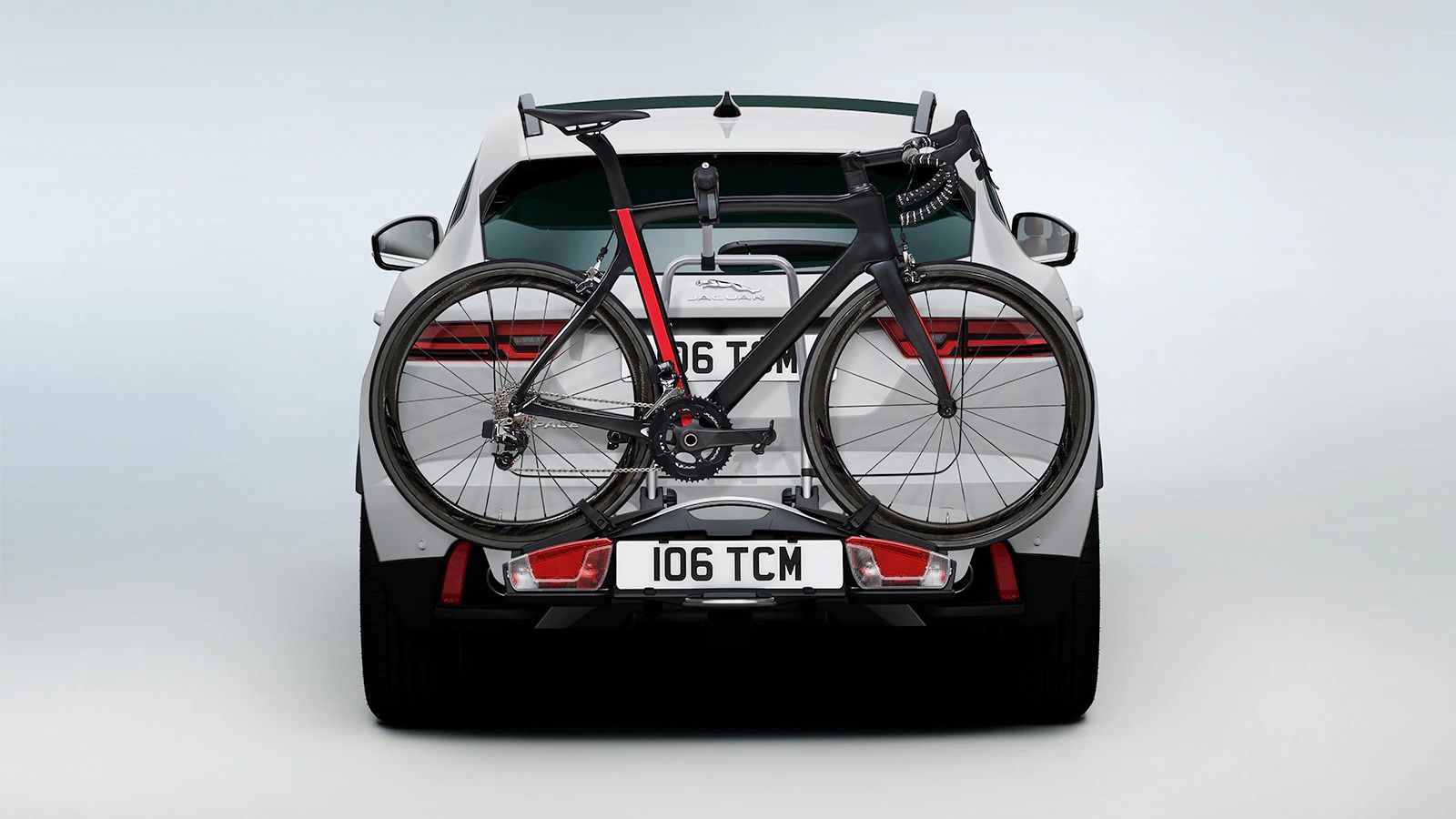 КРЕПЛЕНИЕ ДЛЯ ПЕРЕВОЗКИ ВЕЛОСИПЕДОВ, УСТАНАВЛИВАЕМОЕ НА БУКСИРОВОЧНОЕ УСТРОЙСТВО